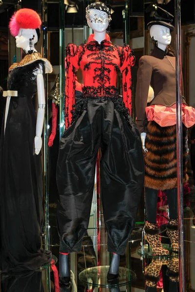 Look 3